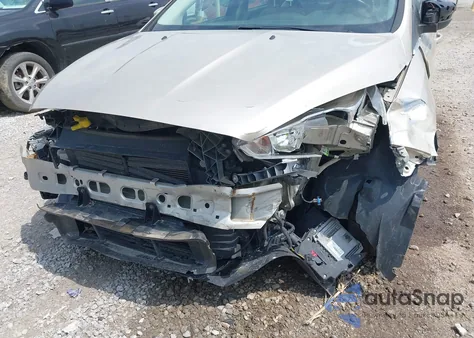 2018 Ford Focus Titanium z USA, uszkodzony, nr VIN 1FADP3J27JL279628